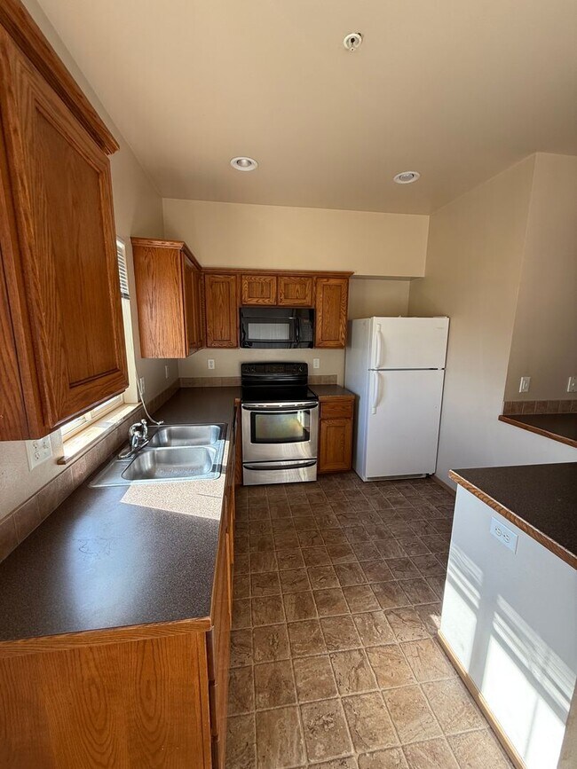 Building Photo - 3041 W Acarrera Ln
