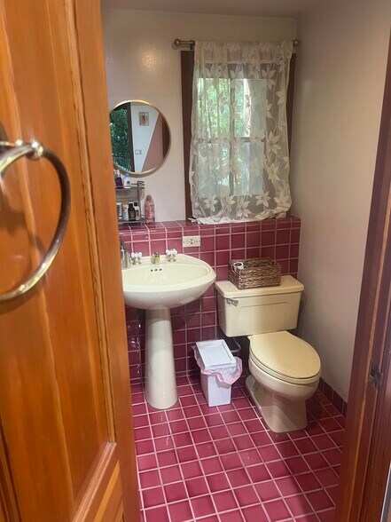 Bathroom - 8420 Lookout Mountain Ave