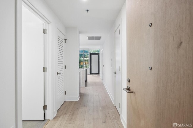 Building Photo - 201 Folsom St