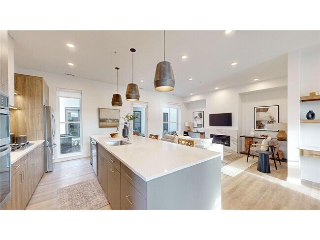 Building Photo - 4 West Dr