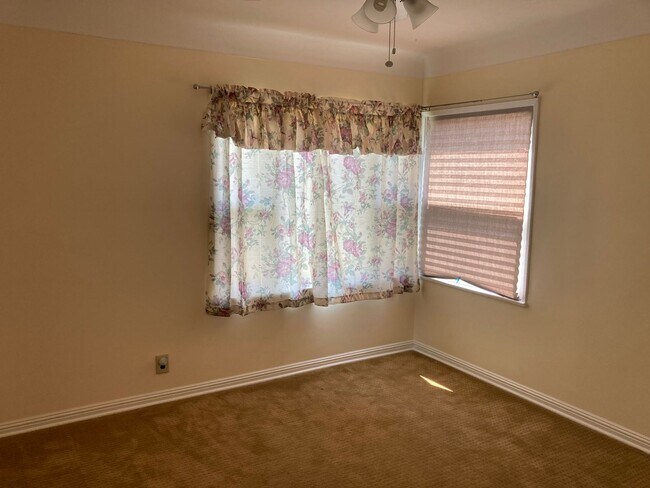 Building Photo - Santa Monica 3bd 2ba