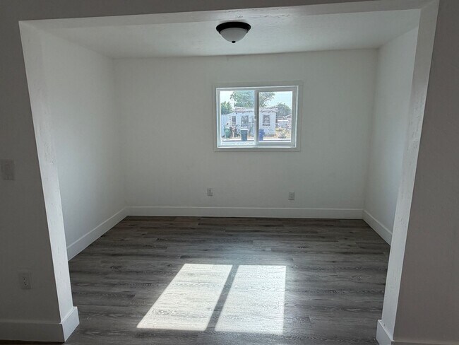 Building Photo - 824 S Phillips St
