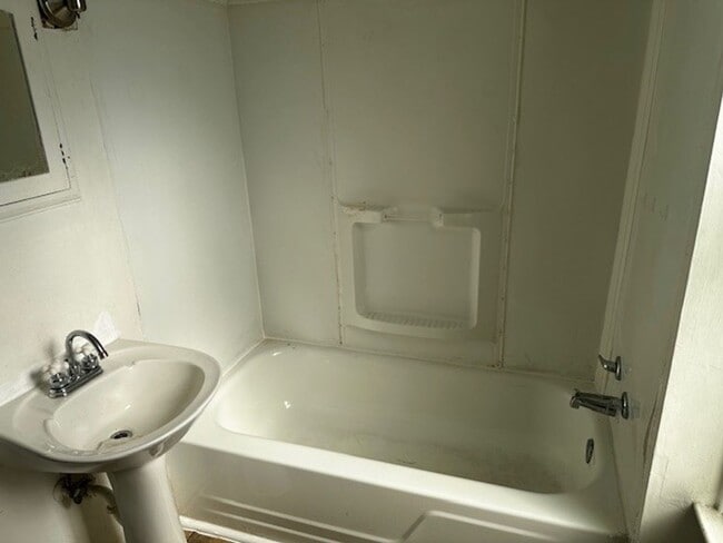 Building Photo - 3 bedroom 1 bathroom York, PA