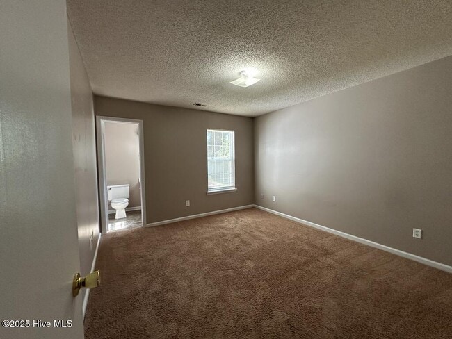 Building Photo - 204 Live Oak Ct