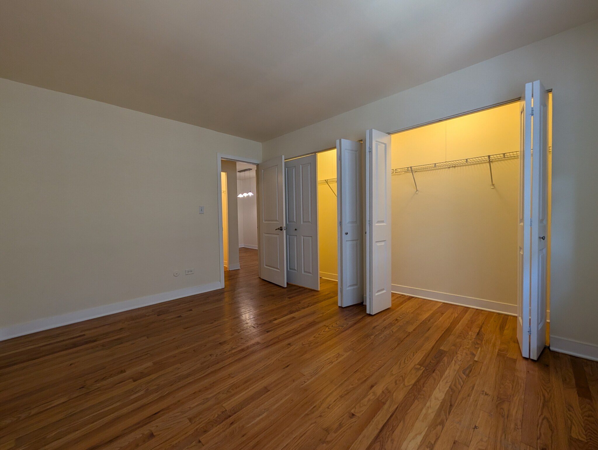 Building Photo - 643 W Wrightwood Ave
