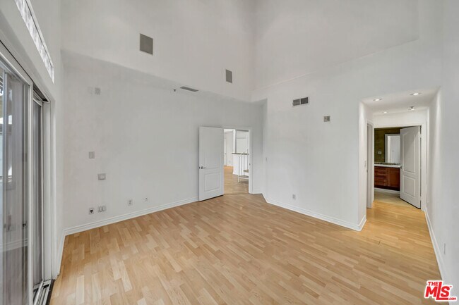 Building Photo - 4477 Woodman Ave