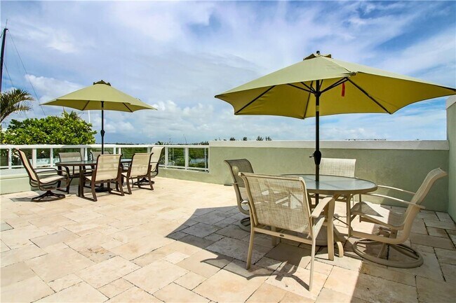 Building Photo - 340 Elm St