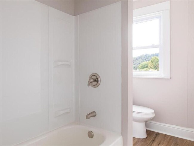 Building Photo - 2 bedroom House New Brighton