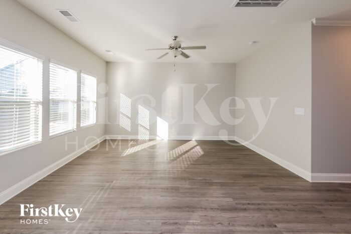 Building Photo - 9220 Evans Creek Ct