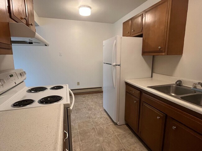 Building Photo - 1 Bed 1 Bath Heat and Water Included!