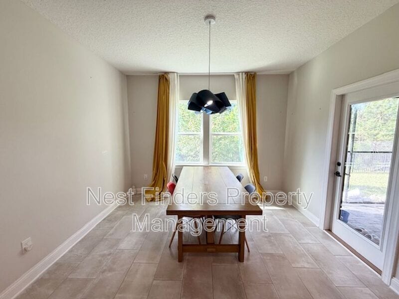 Building Photo - 676 Natureland Cir