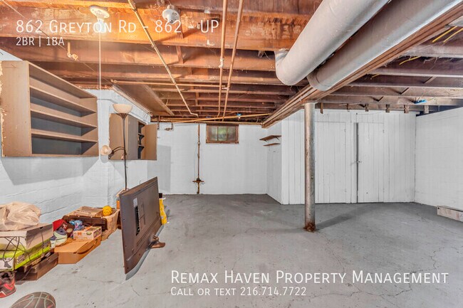 Building Photo - 862 Greyton Rd