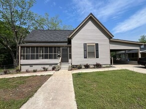 Building Photo - 2 bed 1 bath house