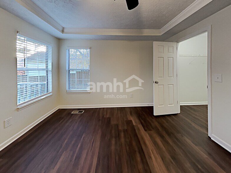 Building Photo - 1300 Georgetown Dr