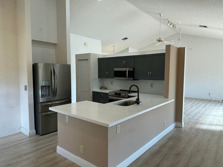 Building Photo - 9645 El Clair Ranch Rd