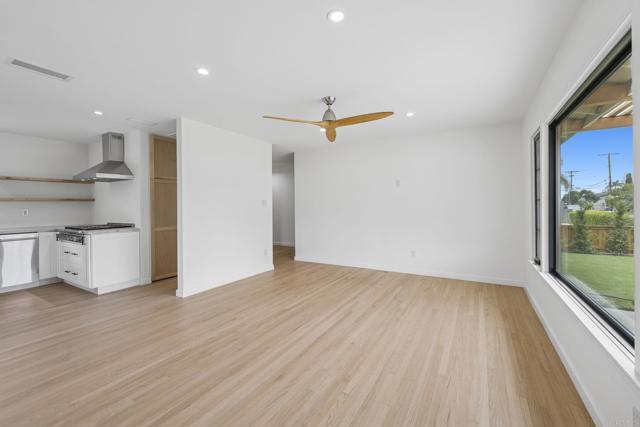 Building Photo - 1061 Buena Vista Way