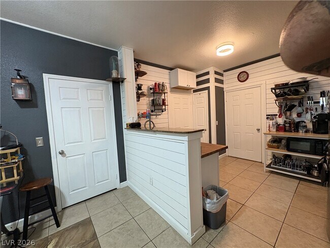 Building Photo - 9975 Peace Way