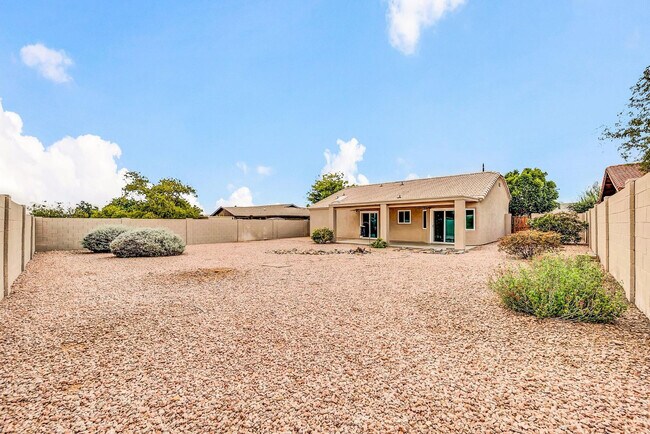 Building Photo - 16916 E Alamosa Ave