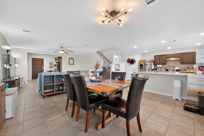 Building Photo - 2623 Hawthorn Park Ct