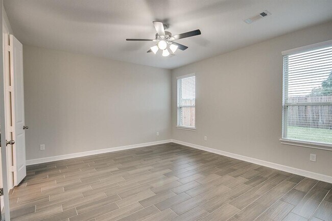 Building Photo - 14619 Birchwood Falls Trail