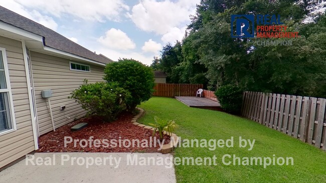 Building Photo - Spacious Home with Fenced Backyard