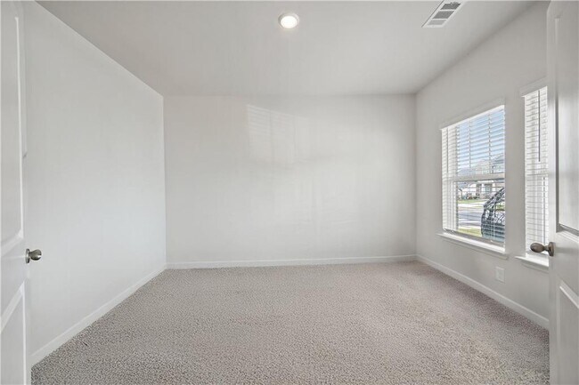 Building Photo - 107 Meander Dr