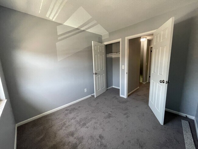 Building Photo - Bexvie Village Townhomes - Renovated unit