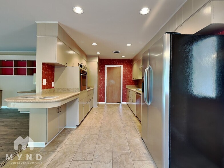 Building Photo - 7527 Quail Run Dr