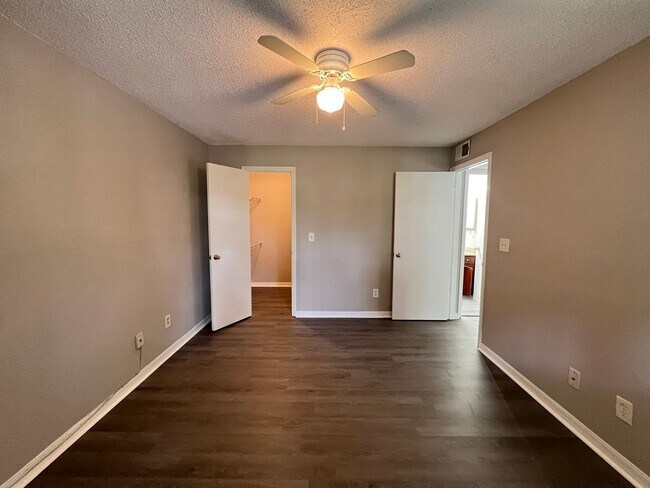 Building Photo - Great Apartment for rent!