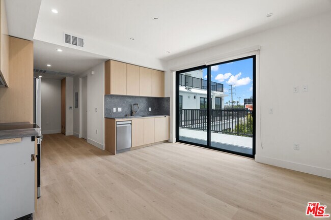Building Photo - 1808 Lincoln Blvd
