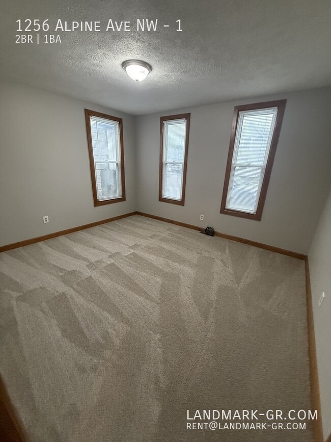 Building Photo - Spacious 2-Bed, 1-Bath – First Month $775 ...