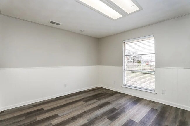 Building Photo - 2300 Narobi Pl