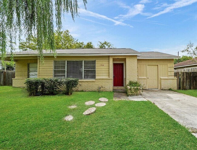 Primary Photo - 1306 Briarwood Dr