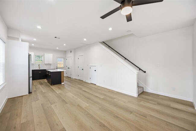 Building Photo - 8412 Darien St