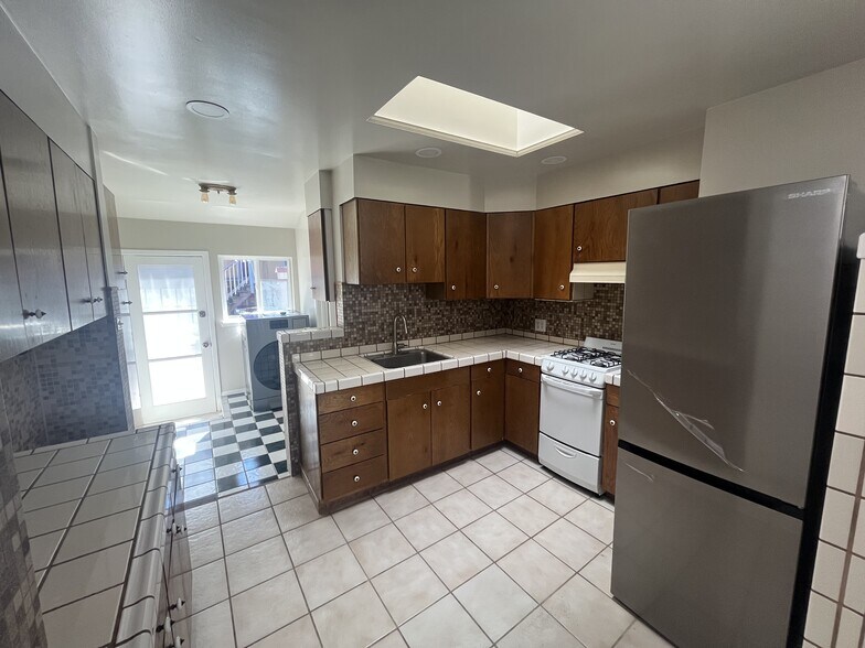 Building Photo - 278 Precita Ave