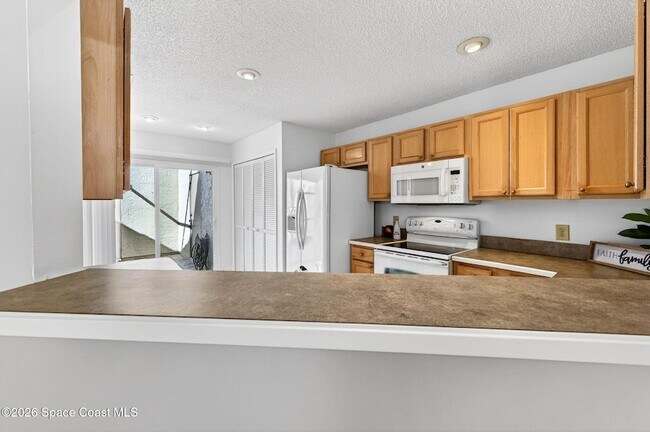 Building Photo - 737 Green Valley Ln