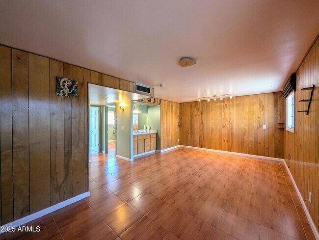 Building Photo - 4019 W San Miguel Ave