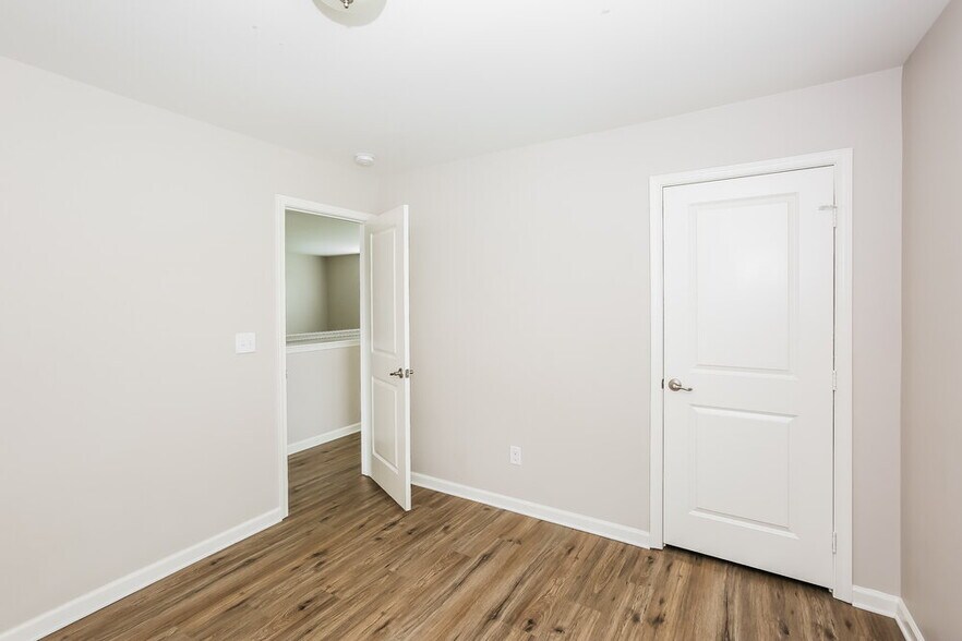 Building Photo - 3724 English Garden Drive