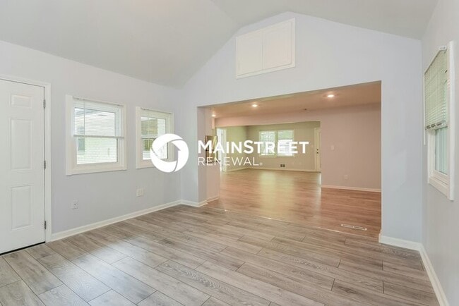 Building Photo - 4 Bedroom Pet-Friendly Home in Mableton, GA with Main Street Renewal