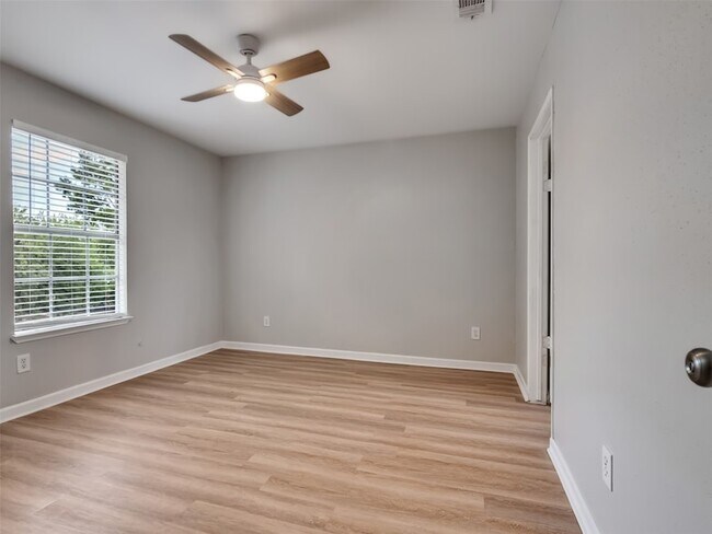 Building Photo - 4003 Swinden Dr