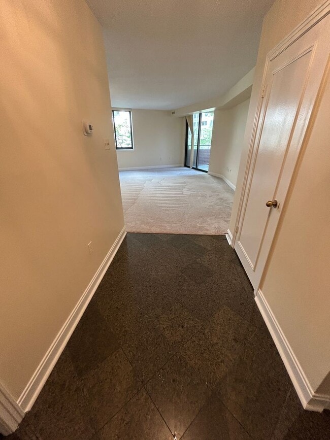 Building Photo - Nice One Bed + One Bath in Luxury Secure Doorman Bldg