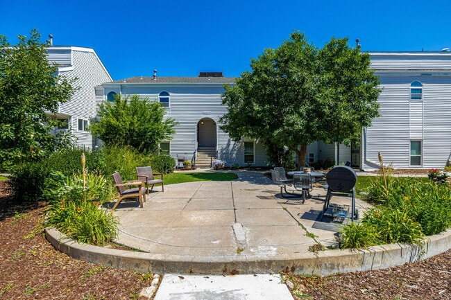 Building Photo - Updated and Stylish 1BDR/1BTH in the Eleve...