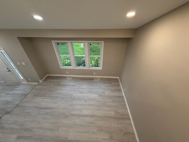 Building Photo - 337 Woodland Dr