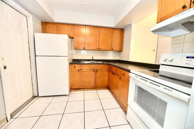 Building Photo - 7851 SW 10th Ct