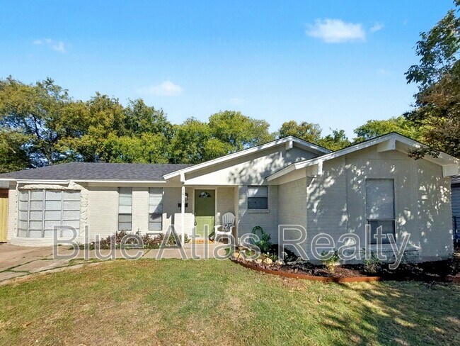 Building Photo - 1613 Continental Dr