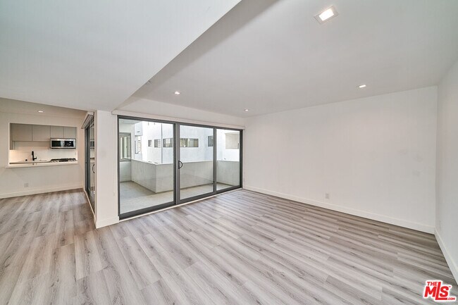 Building Photo - 137 S Maple Dr