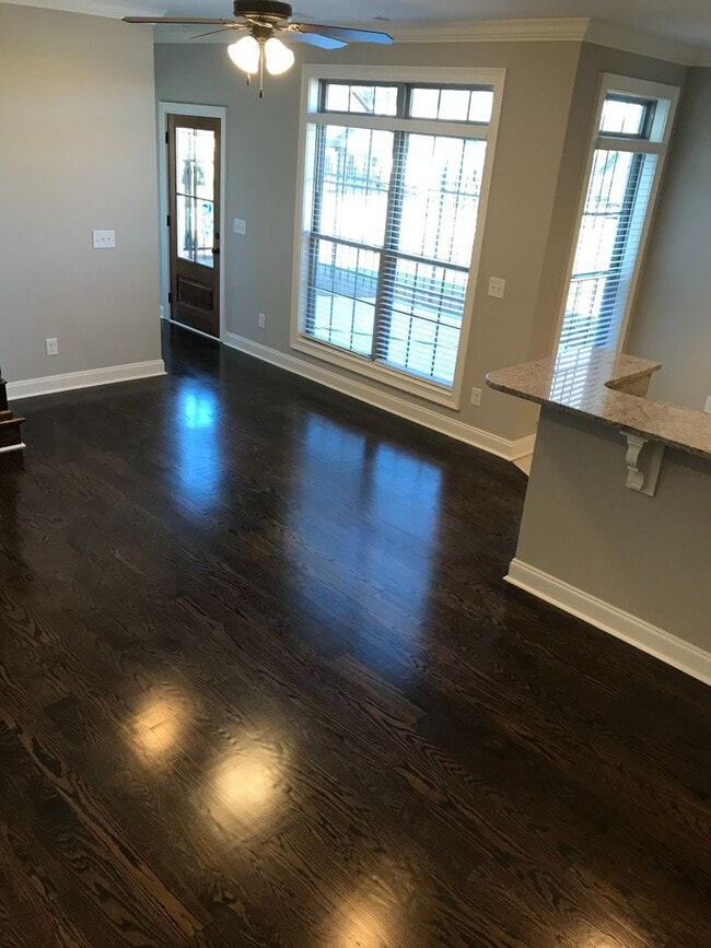 Building Photo - Townhome Available for August!