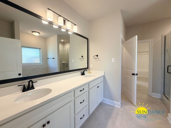 Building Photo - Custom-crafted details shine throughout this stunning 3-bedroom home in Magnolia at the Bluffs in...