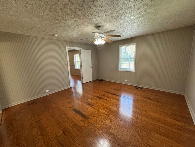 Building Photo - 3/2 House in Armuchee- $1,295