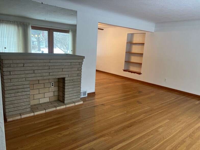 Building Photo - 6564 Oakwood Dr